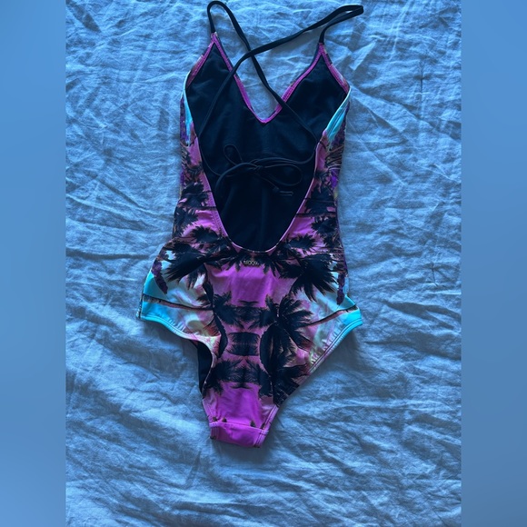 Roxy one piece suit - Small - Picture 3 of 6